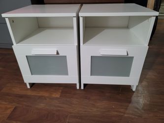 2 ikea Nightstands En Buenas Condiciones