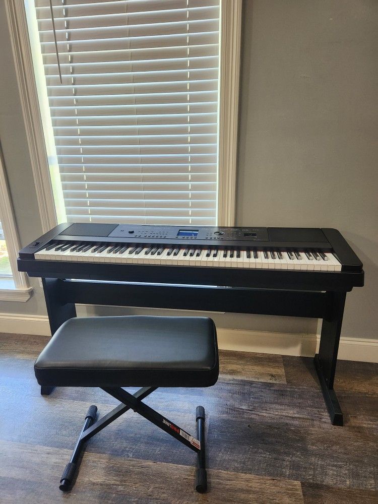 Yamaha Portable Grand DGX-660