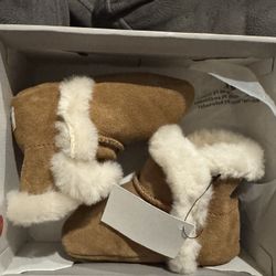 UGGS SZ 4/5