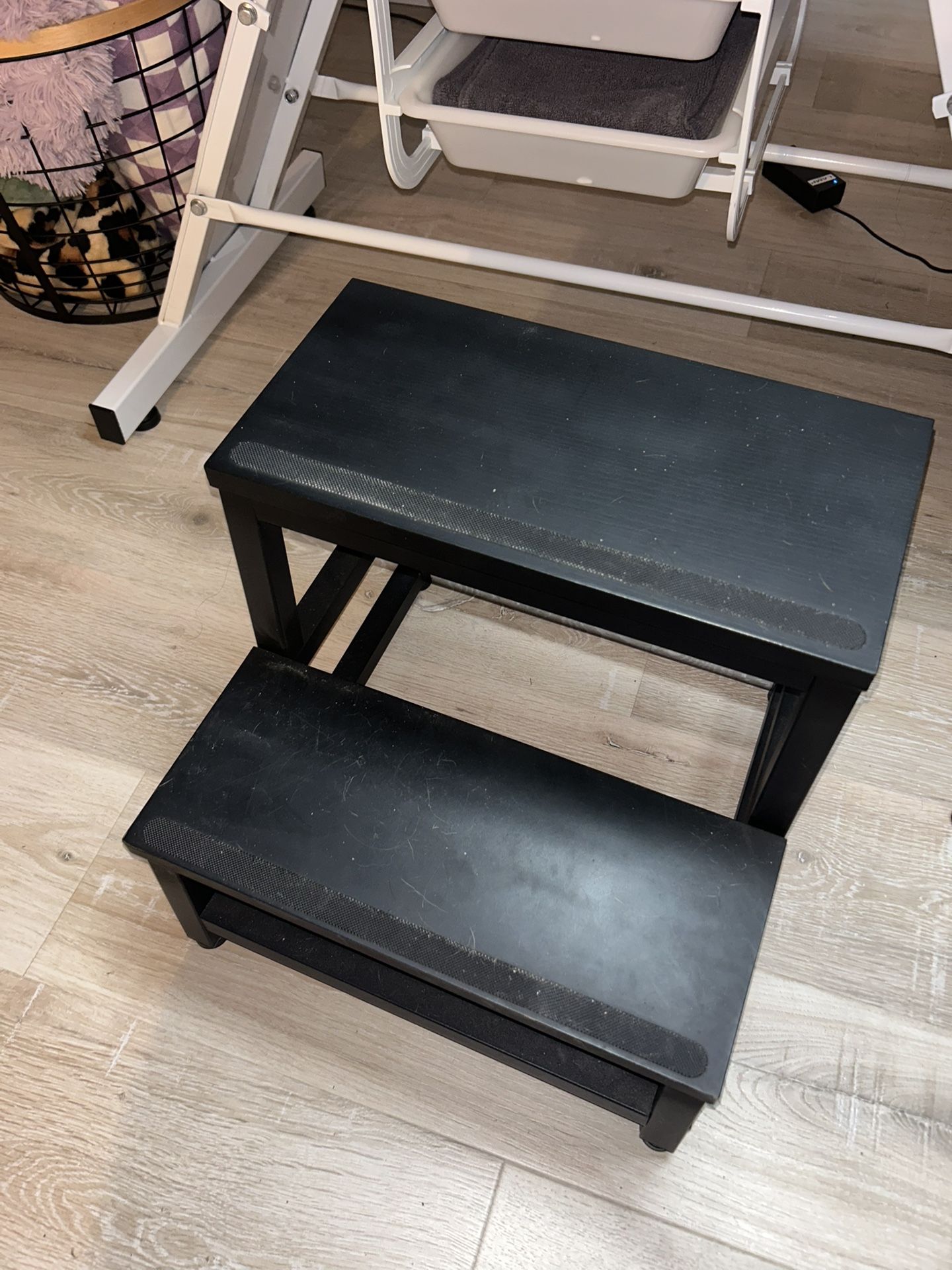 MOVING SALE (treatment room items)