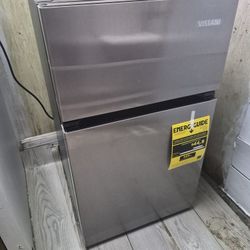 Vissani MINI Fridge