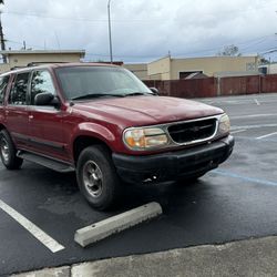 2000 Ford Explorer