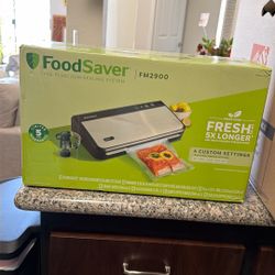 FoodSaver vacuum sealing system
