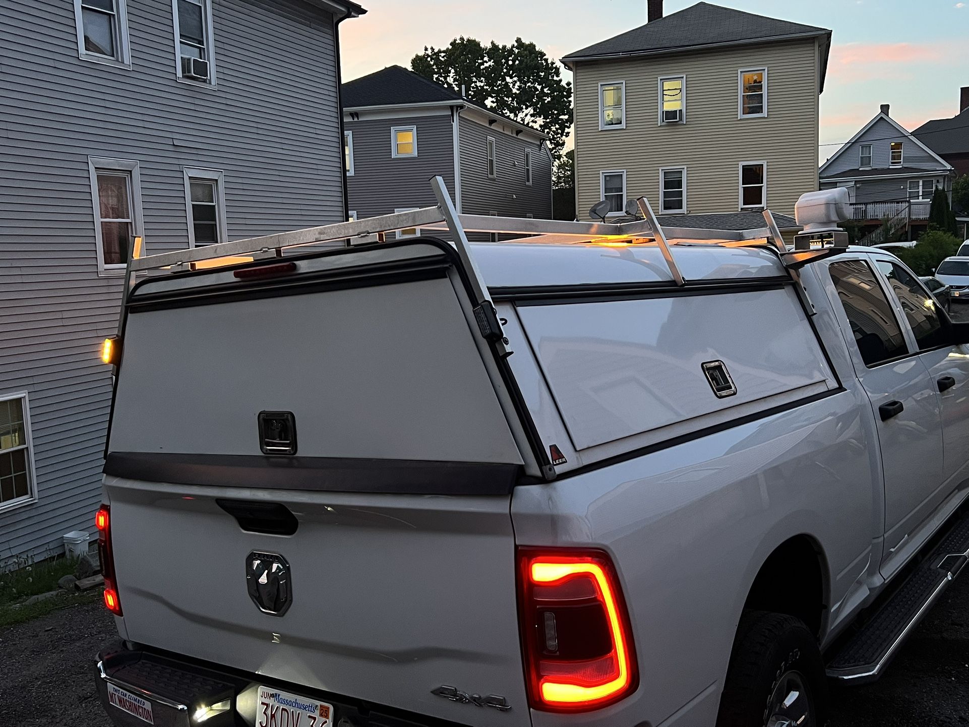 Leer Cap / Truck Cap