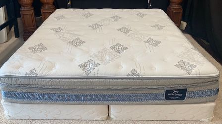 NICE 💫🩵KING 🩵💫MATTRESS and 💫🩵BOXSPRING