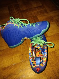 Kaleidoscope Foamposite. Nike

Multi
Blue
•
Acrylic