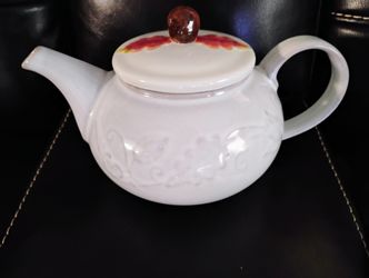 White Porcelain Tea Pot