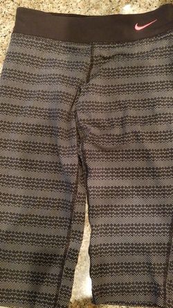 Nike Girl crop dri fit joggers size s