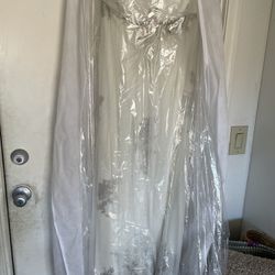 Gorgeous Lace Wedding dress (Size 6)