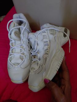 These Rockcel brand tennis shoes are a size 9
