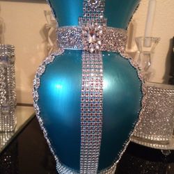 GLAMOROUS VASE..