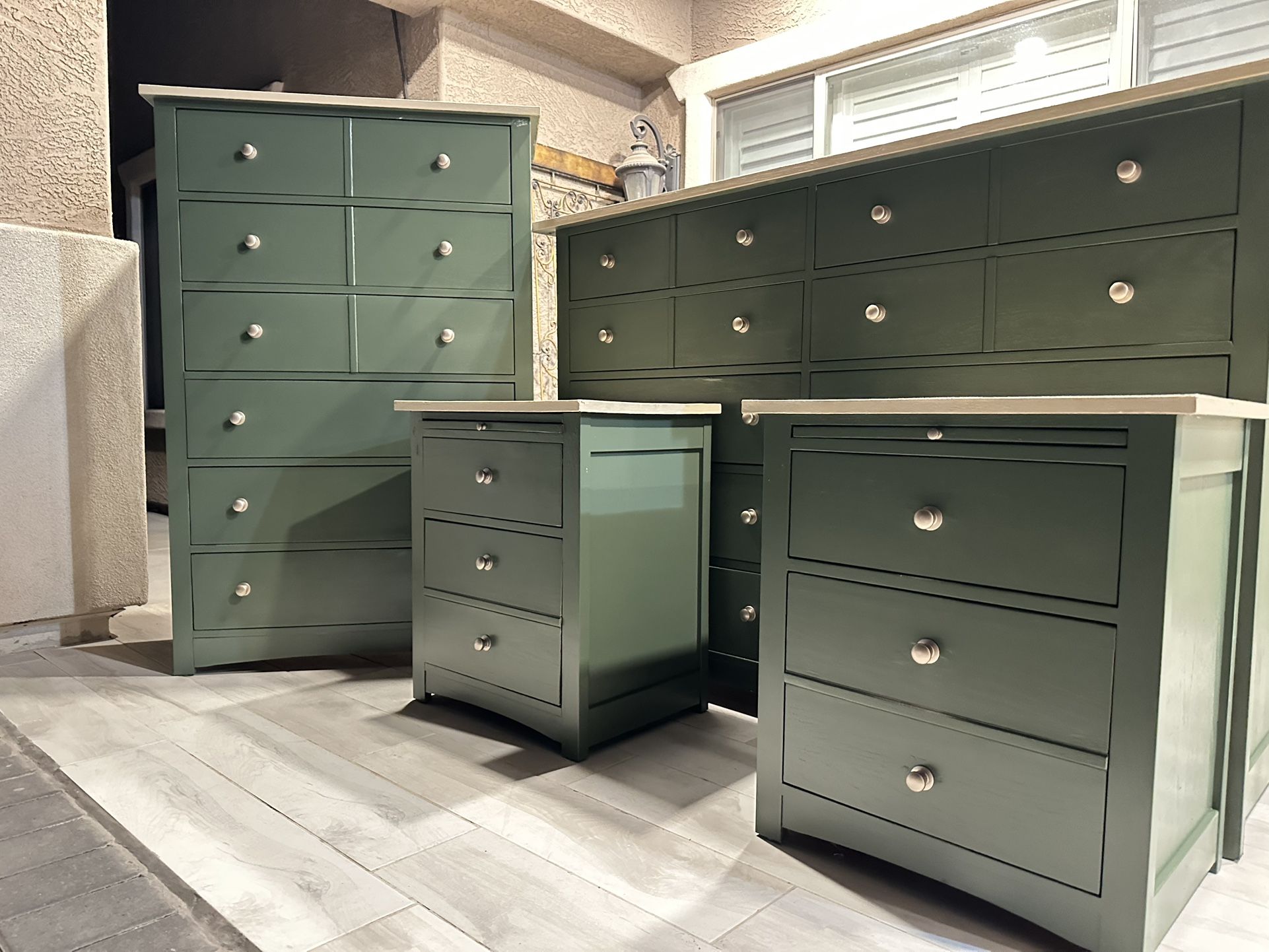 Dresser Set 