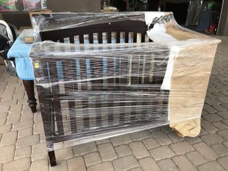Graco Crib with mattress ~ Great Condition