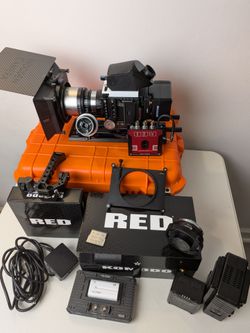 RED Komodo 6K RF/PL Full Production Package Gold Mount, 512GB RED Card, Matte box, Arri dove. plate