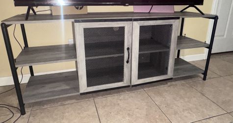 Entertainment center