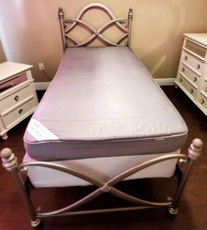 Vintage Hannah Montana Twin Bed Set