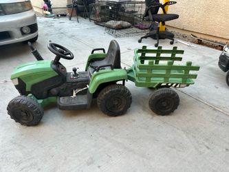 Kids Ride-On Electric Tractor with Trailer – Powers On, Needs Repair
