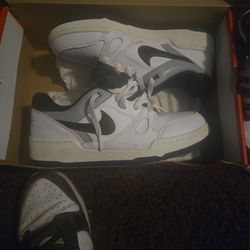 Kids Nike Shoes Size 7 And 7.5