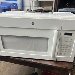 GE White Microwave Like New 