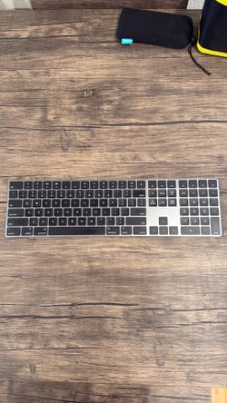 Apple Keyboard