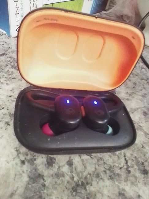 Skullcandy Wireless Bluetooth Headset Work Nicely Like New 