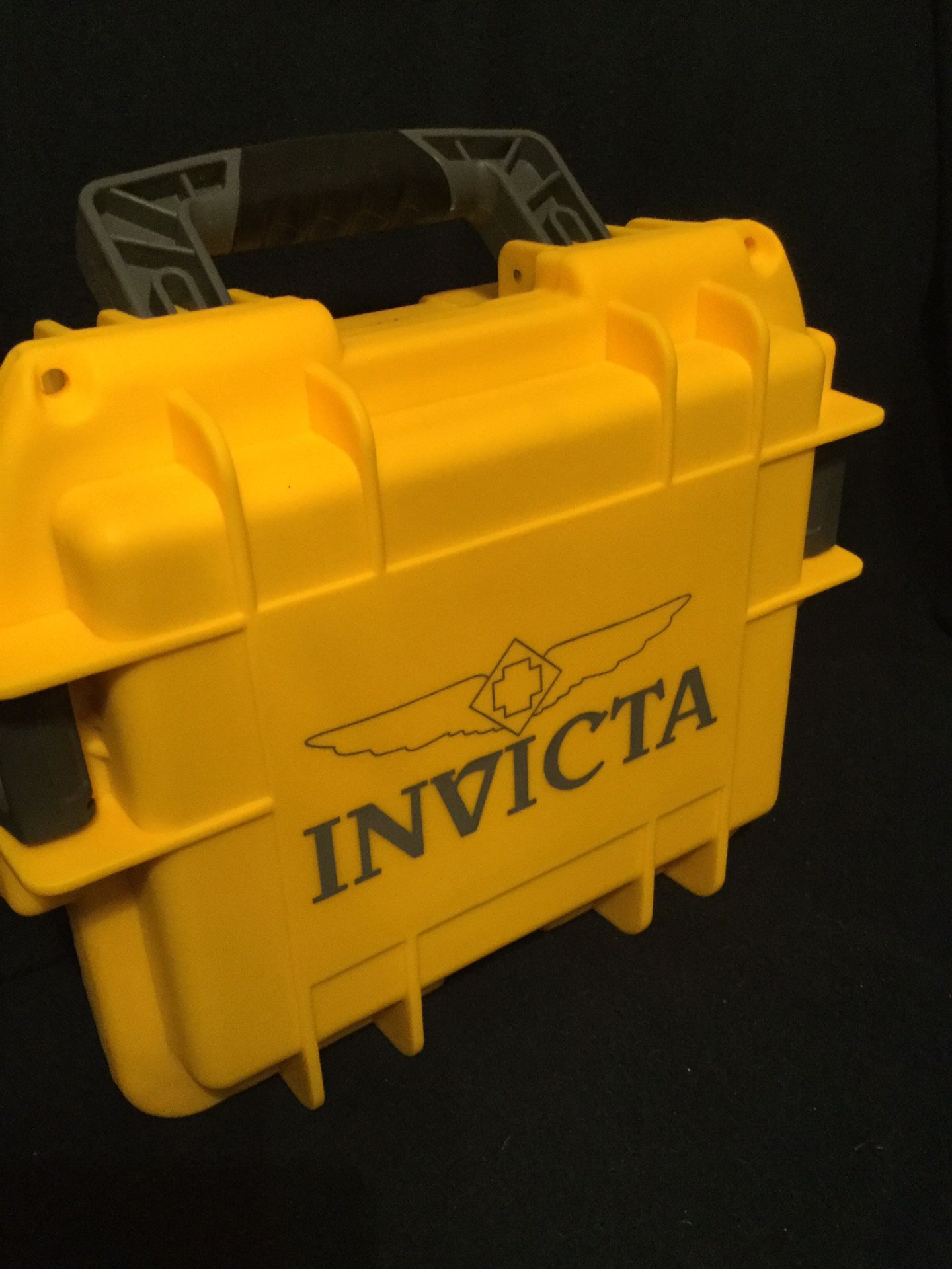 INVICTA 3 SLOT IMPACT RESISTANT WATCH CASE.**ON HOLD PENDING PICK-UP**