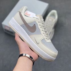 Nike Air Force 1;