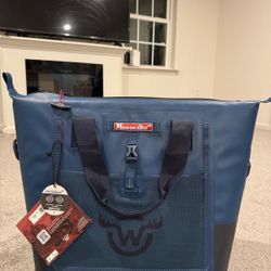 New Moosejaw 42 Can Chilladilla Soft-Sided Cooler Tote - Midnight Blue