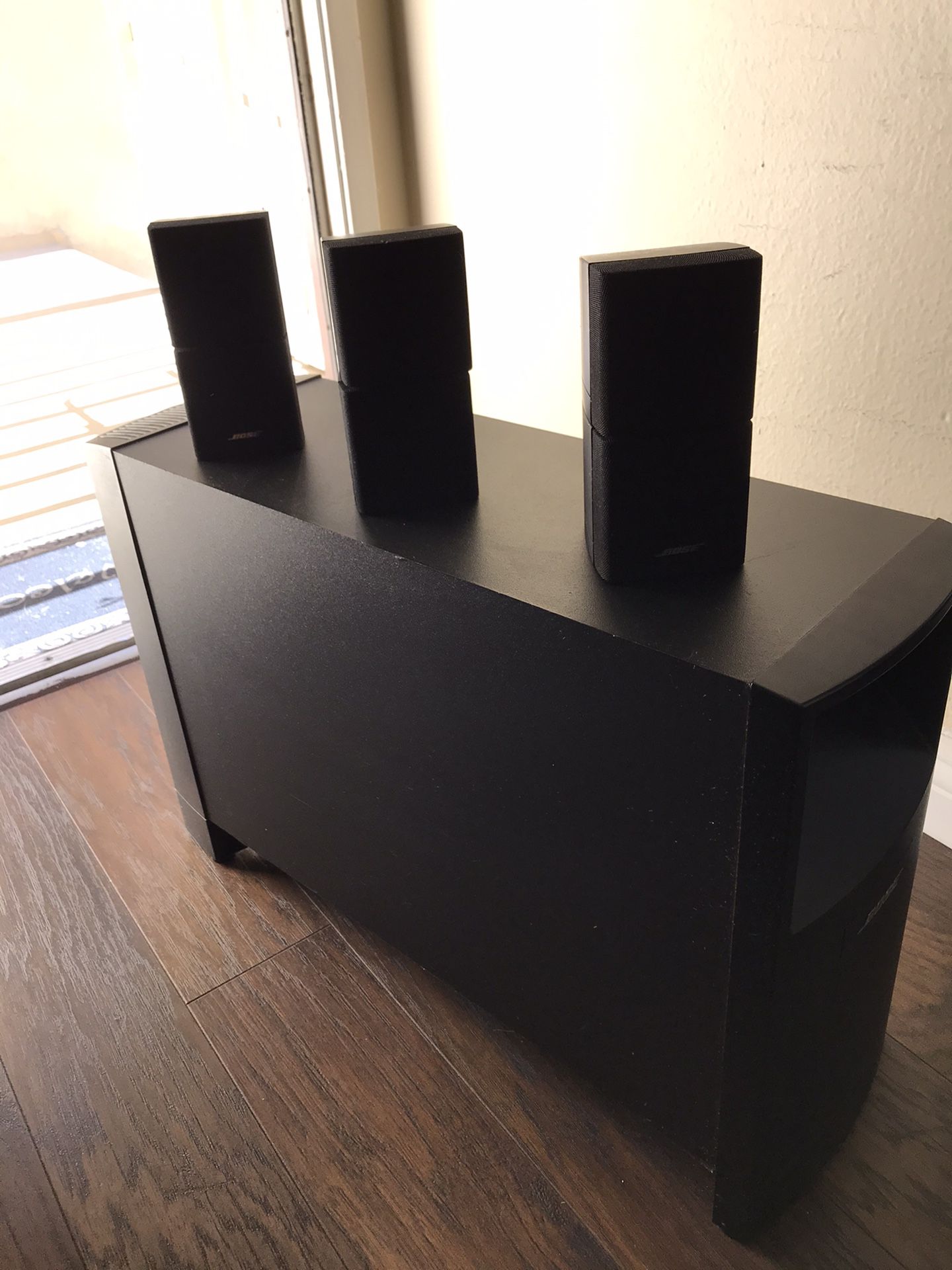 Bose surround system 5.1 ( great condition )