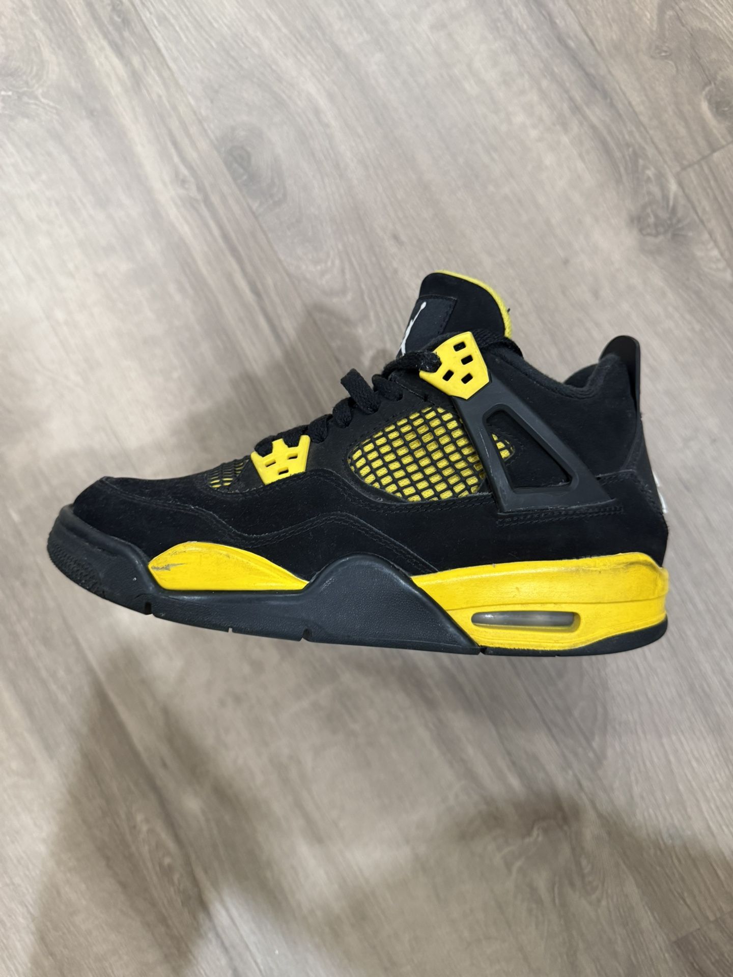 Jordan 4 Retro Thunders
