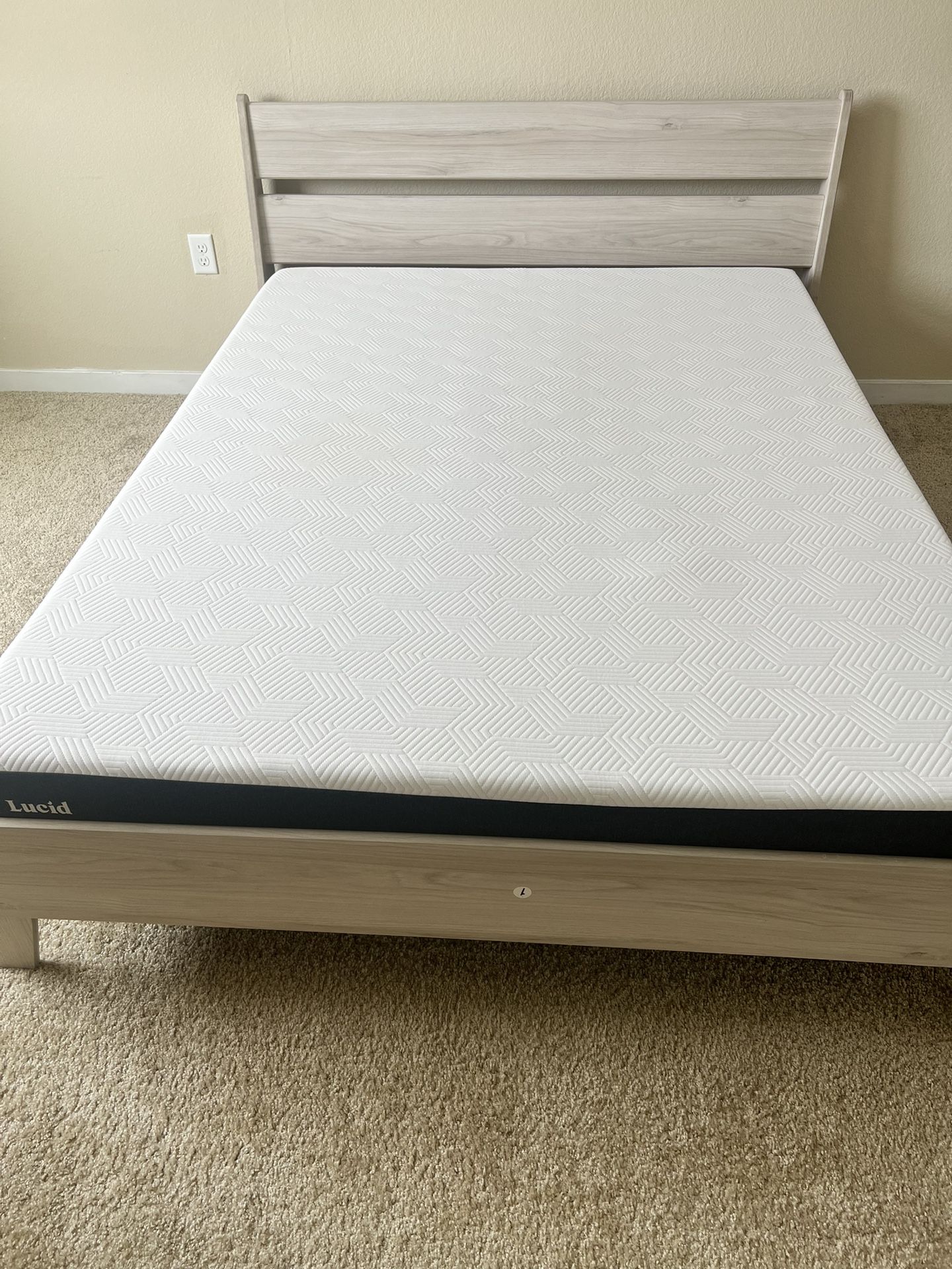 1 Queen Bed And Mattress 