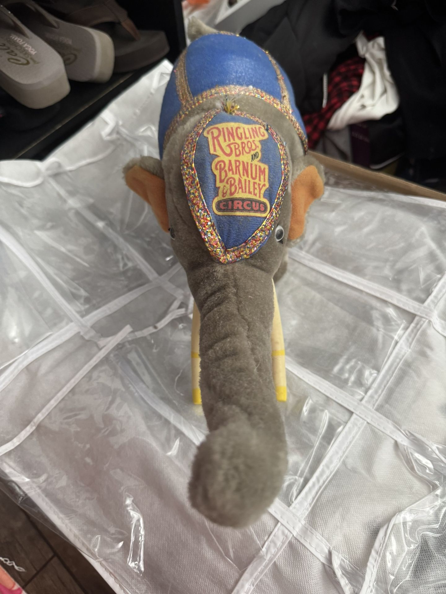 Barnum And Bailey Circus Elephant From Gunther‘S Farewell Tour