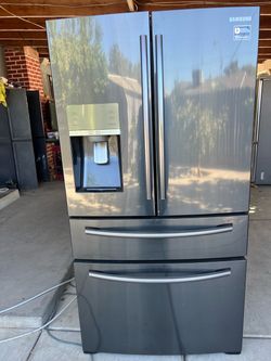 Black stainless steel refrigerator Samsung