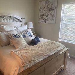 4 Piece Queen bedroom Set 