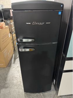 Unique Appliances classic retro top Freezer Refrigerator