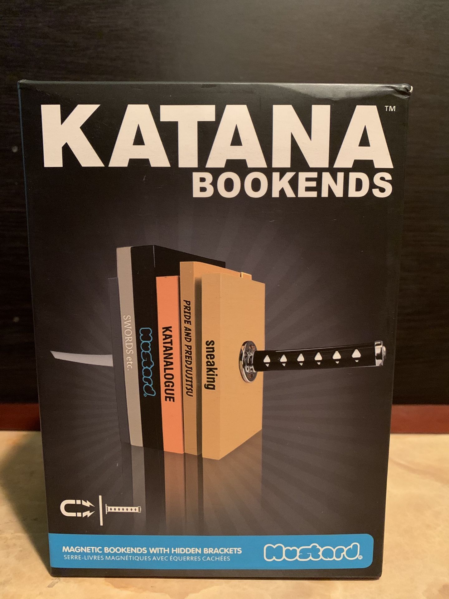 Magnetic katana bookends