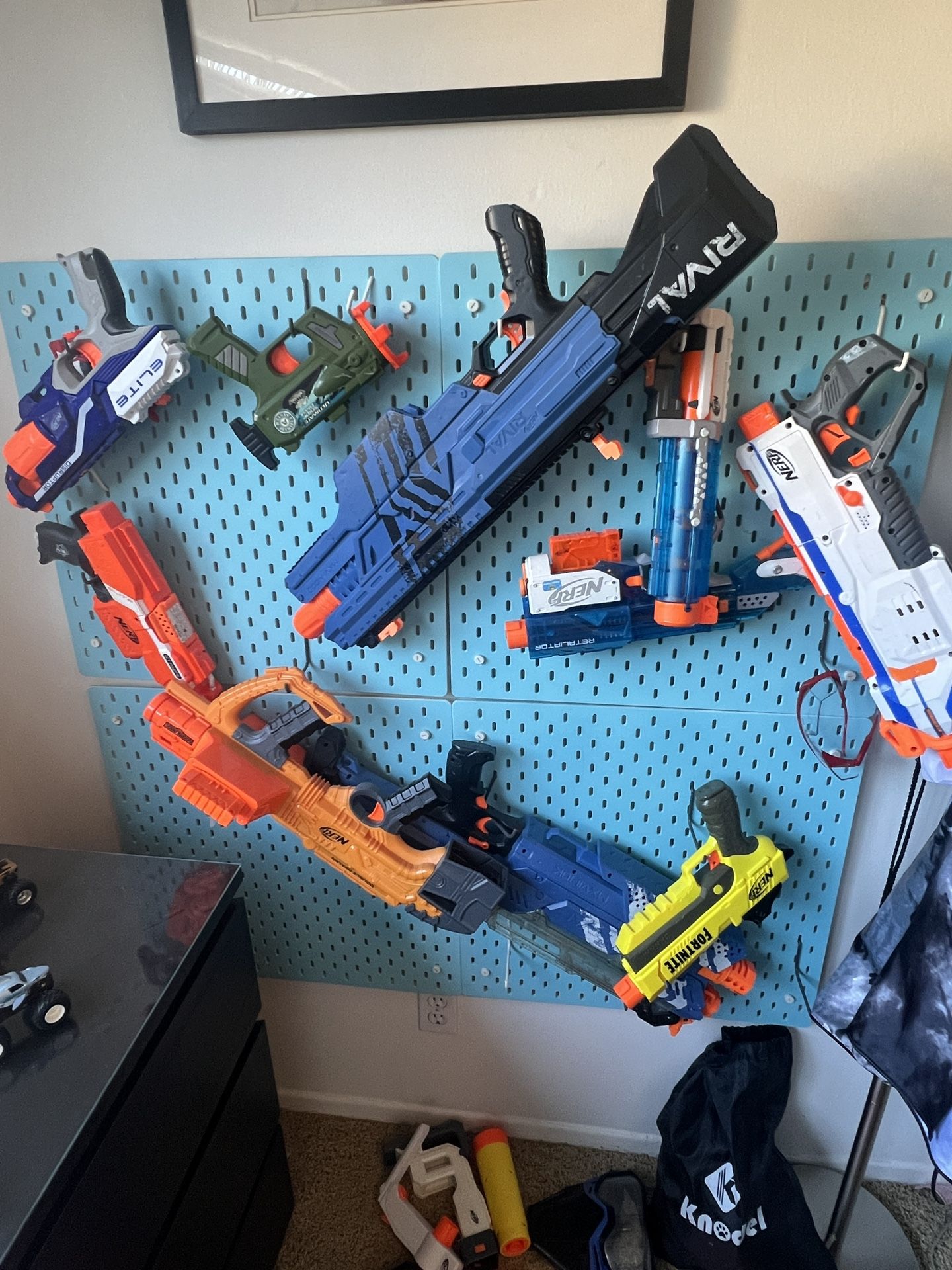 10 Nerf Guns & Mask & Accessories