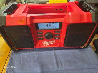MILWAKEE M18 ELECTRIC JOBSITE RADIO LIKE NEW