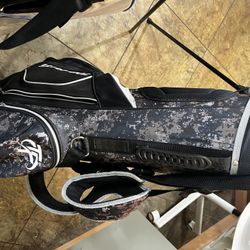 GR88 golf Bags, Carry Stand Bags W Two Double Straps, mom And Dad, Brother Sister Whatever, Both Are Demo Models, $98 Each