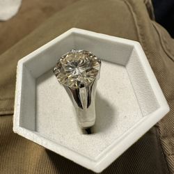 3.5  CREATED DIAMOND  MOISSANITE 