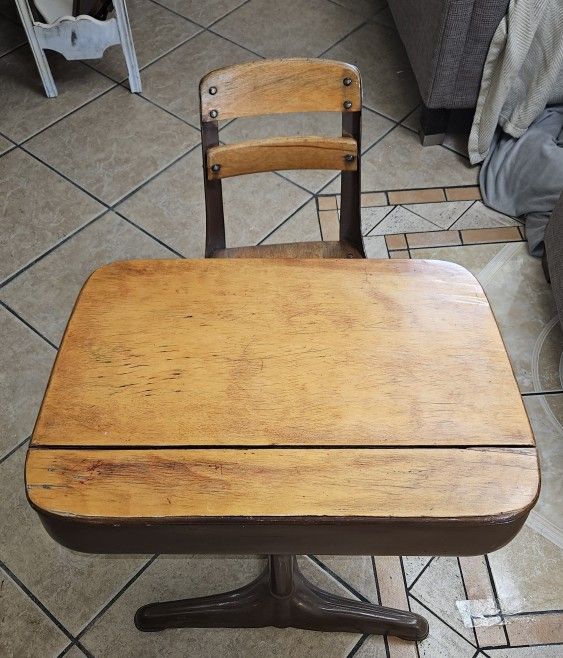 Vintage American seating kids' desk