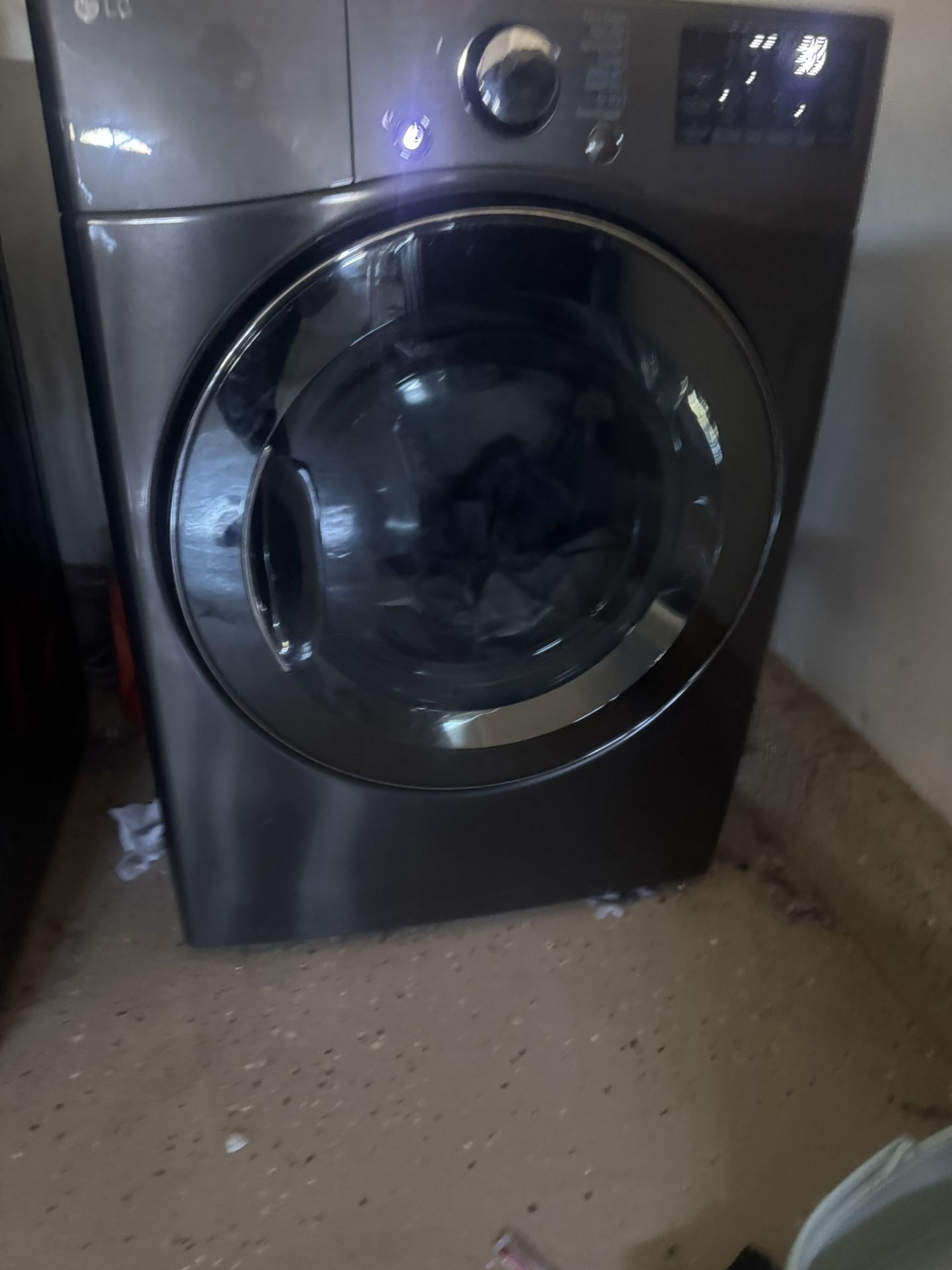 LG WASHER AND DRYER WIFI READY