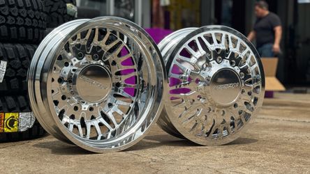Dually wheels with tires package