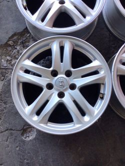 10-12 Hyundai Santa Fe Rims 5lug 17*7"(Firm Price)