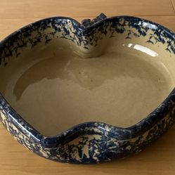 Ceramic Apple Shape/PieServing Dish. 9”X10”X2 2/2” Tall.