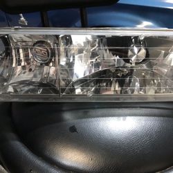 95-97 Lincoln Town Car Headlights 