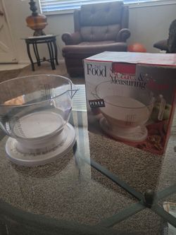2 in one  food scale & measuring  bowl.  New  open box  12 dollars