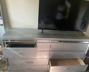 Silver/gray 9 drawer dresser
