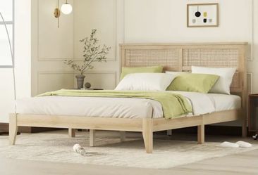 Natural Wood Finish Queen Bed