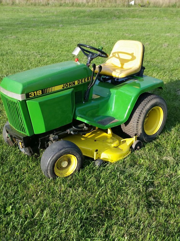 JOHN deere 318 w/50" deck, riding mower, power steering garden tractor